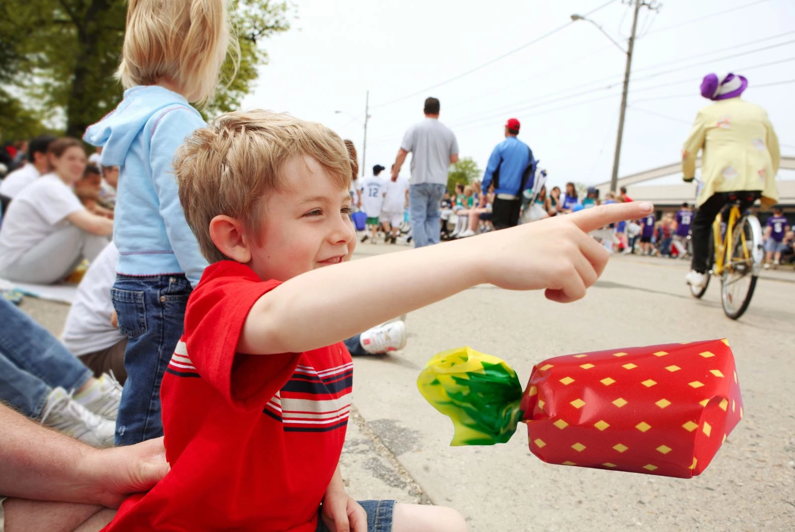 Should Candy Be Tossed To Kids At Sioux Falls Parades-Getty Thinkstock